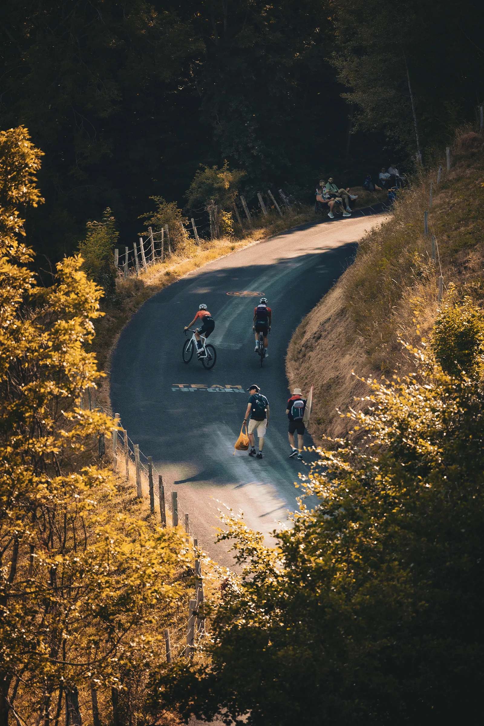 La route s’élève — photographie de Mathieu Alaux