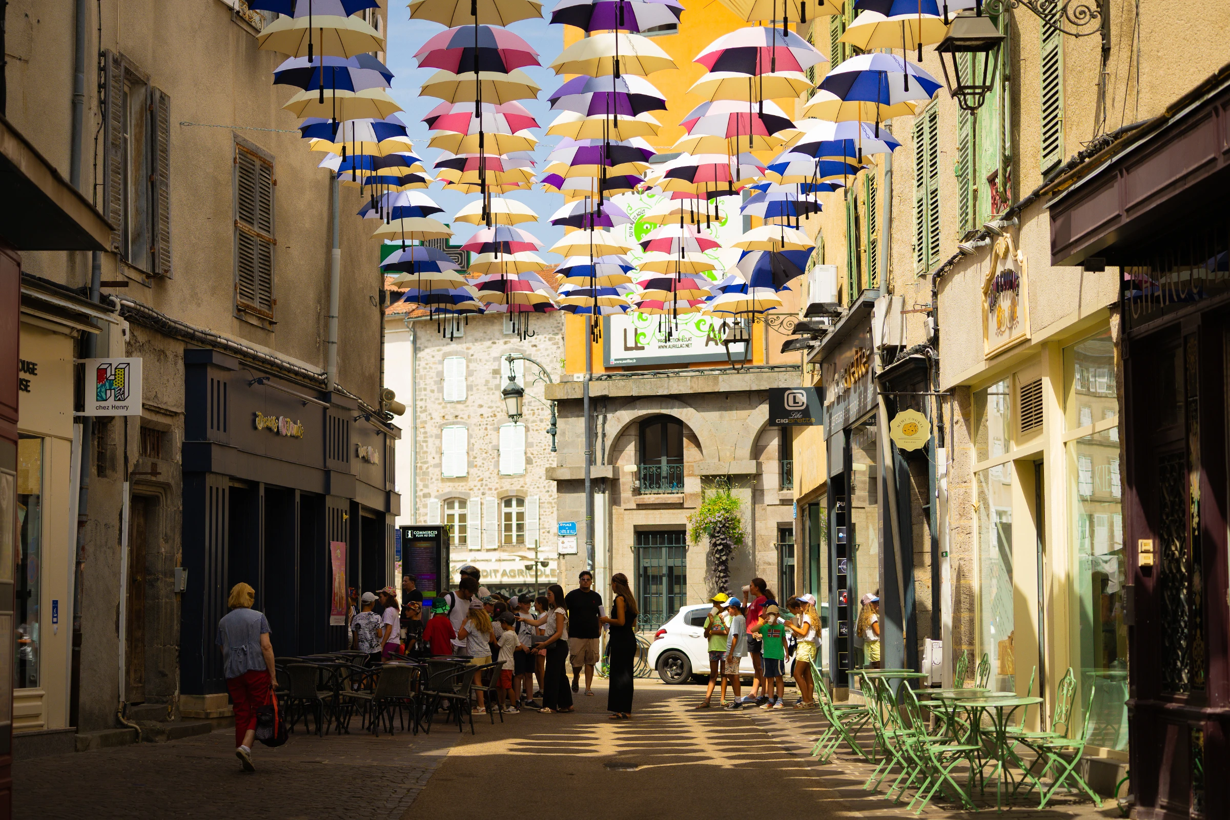 Sous les parapluies, Aurillac — photographie de Mathieu Alaux