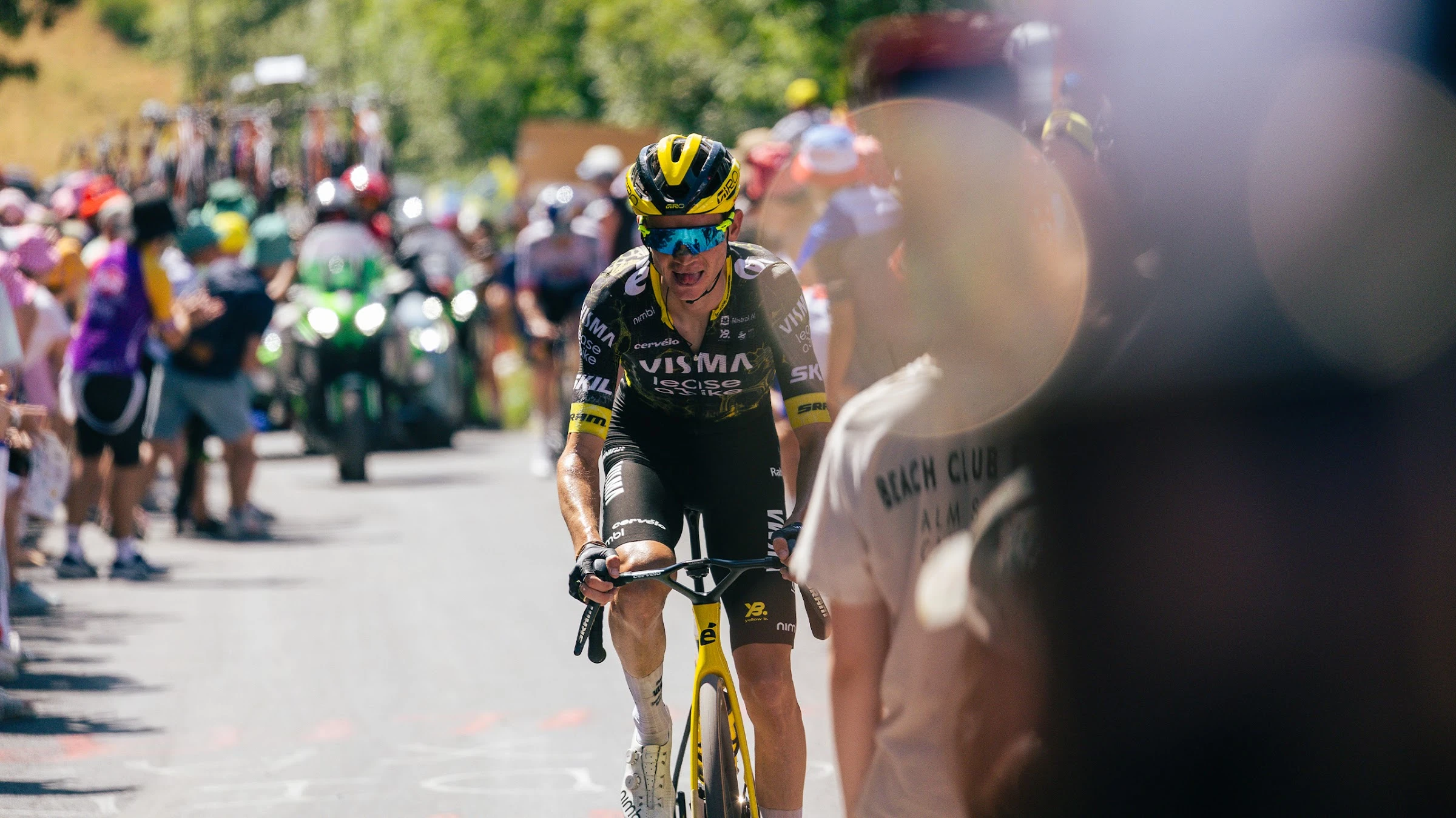 Sepp Kuss dans le Col du Perthus — photographie de Mathieu Alaux