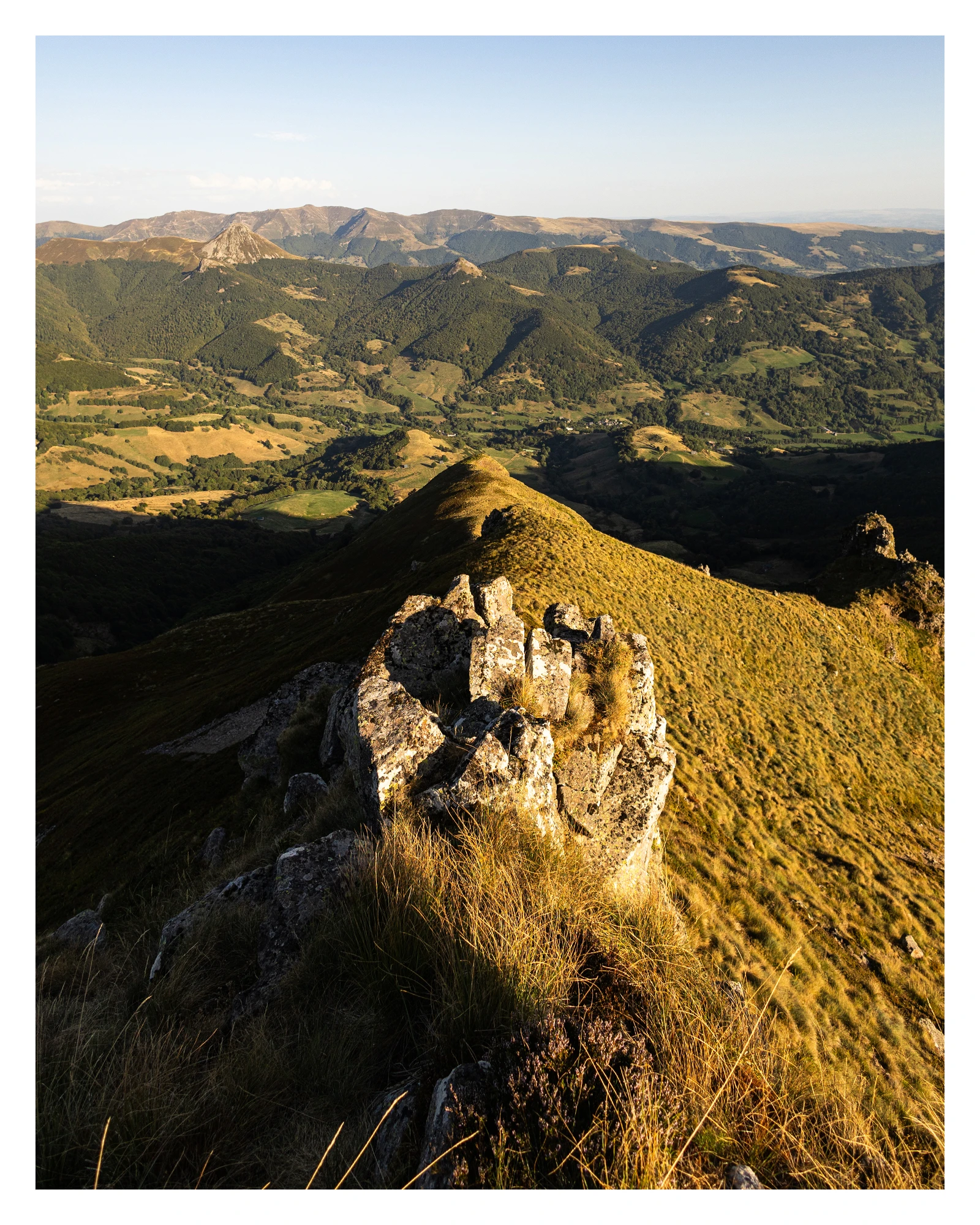 Cantal | Vue sur la vallée — photographie de Mathieu Alaux